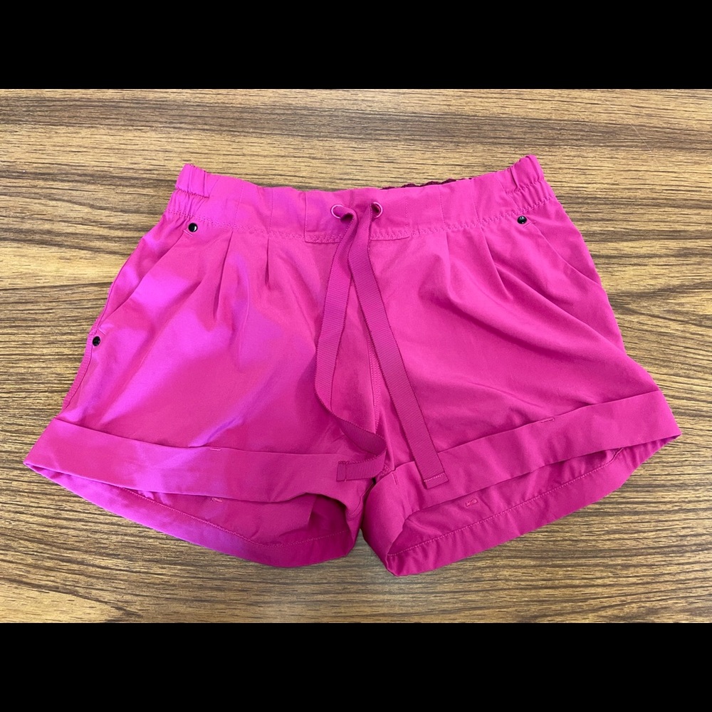 EUC Women’s Lululemon Spring Break Away Shorts- Pink, Size 6